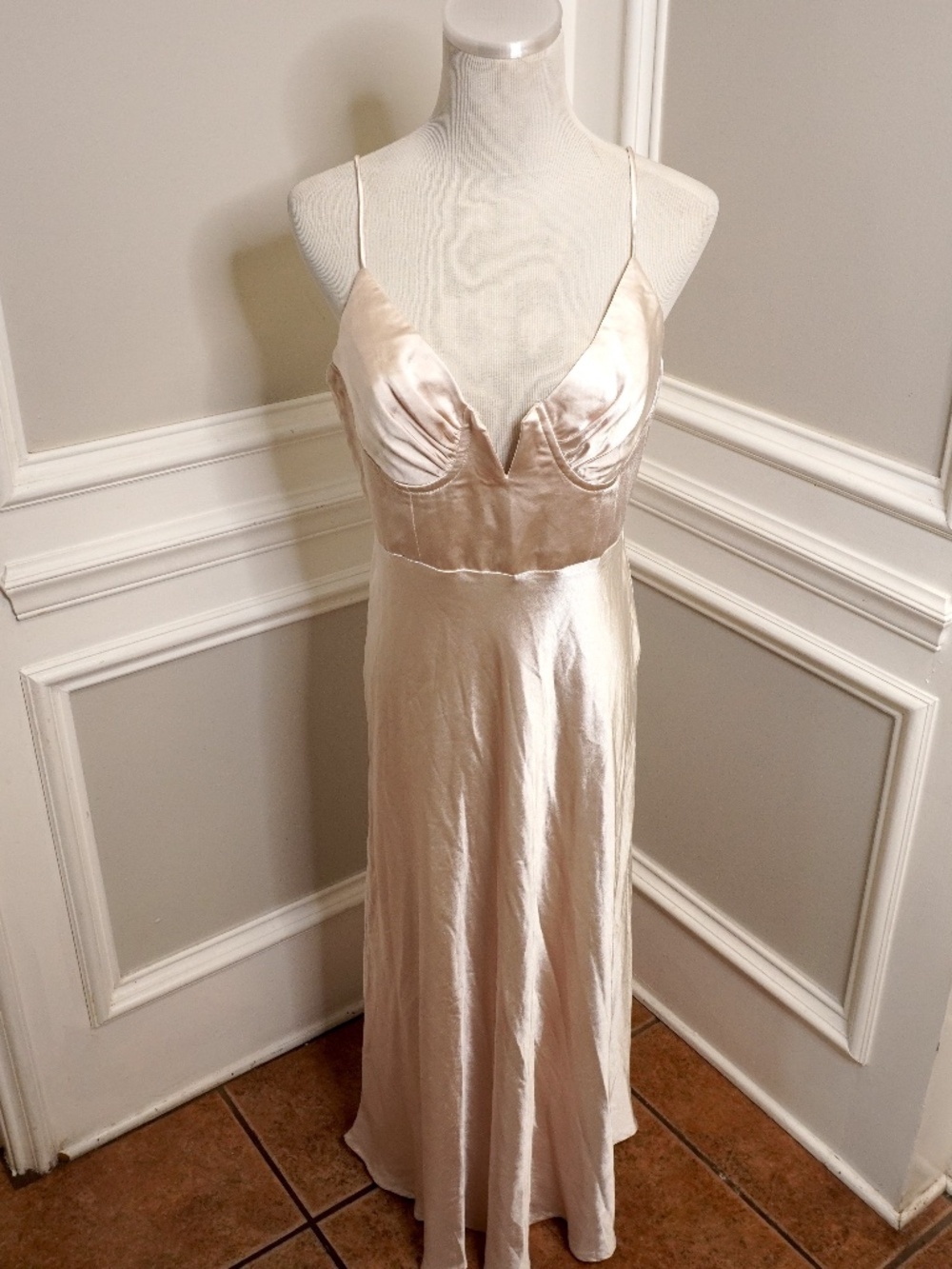 Selfie Leslie, Lake Como A-Line Midi Satin Dress Champagne, Size L